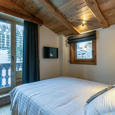 Apartment De Prestige Avec Cheminee Au Centre De Val-d'isere, A Proximite Des Pistes Et Commerces - Fr-1-694-205 *