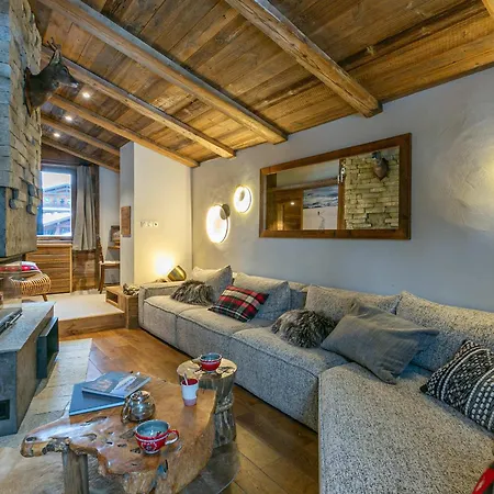 Apartment De Prestige Avec Cheminee Au Centre De Val-d'isere, A Proximite Des Pistes Et Commerces - Fr-1-694-205